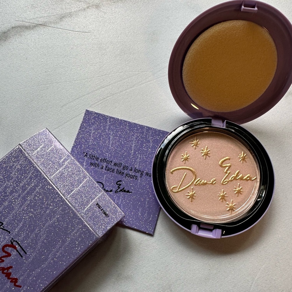MAC X Dame Edna Hi-Light powder in What a Dame! BNIB
